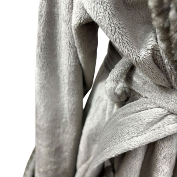 Ladies Pottery Barn Faux Fur Ombre Robe Size Medium Grey - Picture 3 of 12